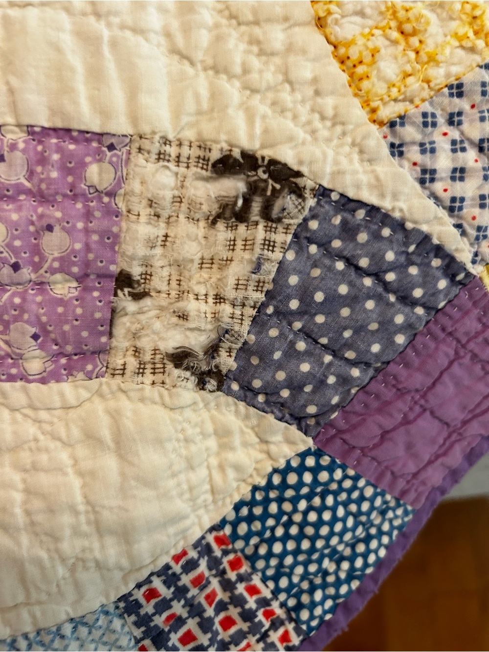 Vintage Double Wedding Ring Quilt - Cream Background with Multicolor Rings - Picture 7 of 16